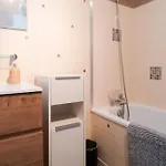 Idealement Situe A Deux Pas Du Port De Peche !