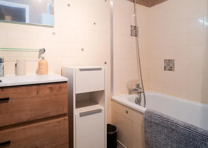 Idealement Situe A Deux Pas Du Port De Peche !