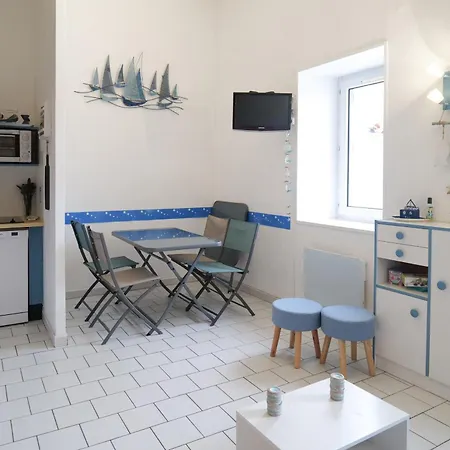 Idealement Situe A Deux Pas Du Port De Peche !