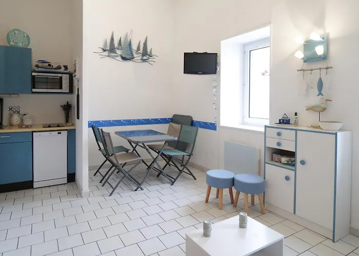 Idéalement Situé à Deux Pas Du Port De Pêche !